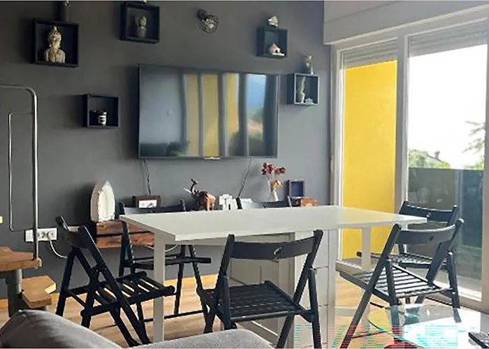 Apartment 3 Bedroom In *