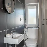 Apartment 3 Bedroom In